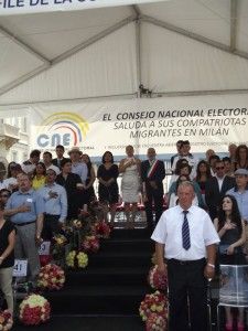 Autoridades en la tribuna de Honor entonan los Himonos Nacionales de Ecuador e Italia